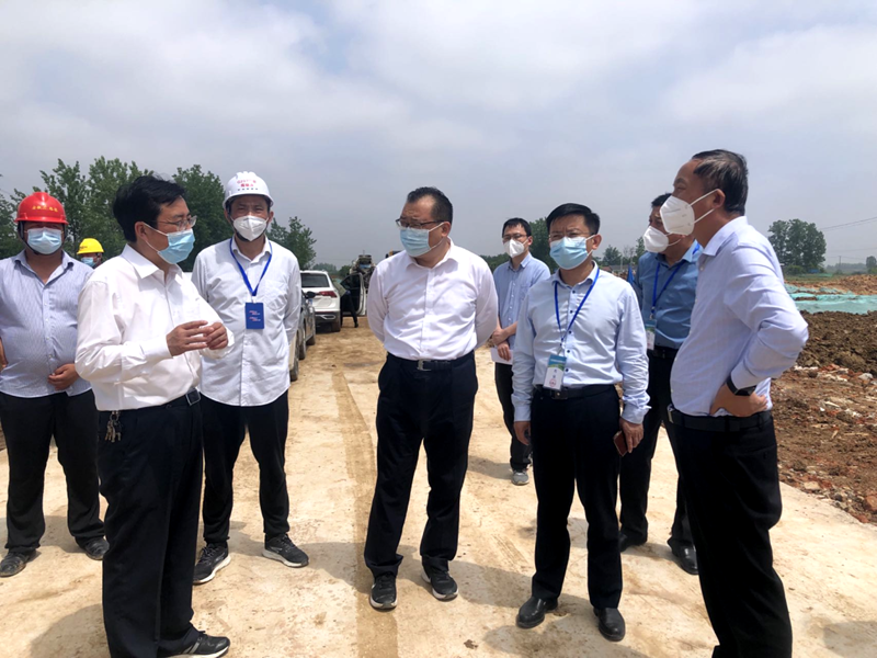 六安市委常委、常務(wù)副市長劉洪潔赴G237項目督導疫情防控及復工復產(chǎn)